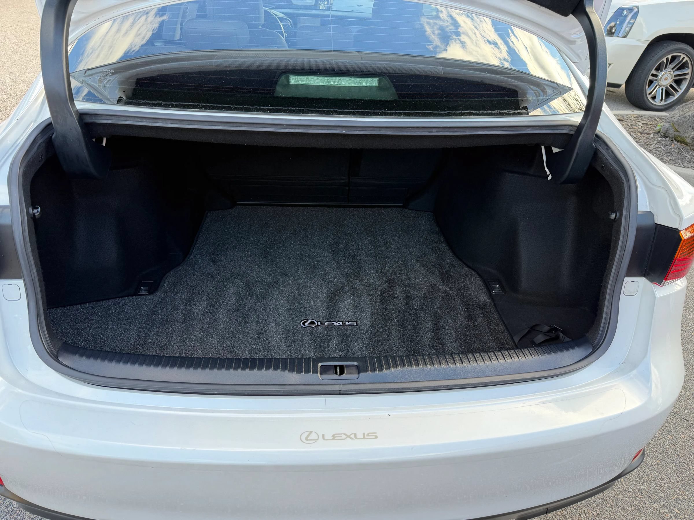 Used 2018 Lexus IS 300 AWD w/ Comfort Package image 10