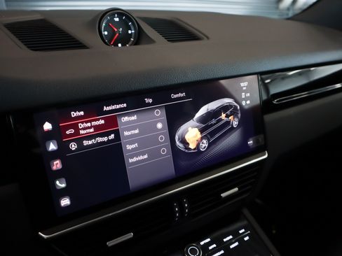 Certified 2023 Porsche Cayenne Platinum Edition AWD/4WD image 22