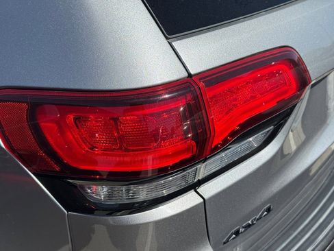 Used 2019 Jeep Grand Cherokee Altitude image 7