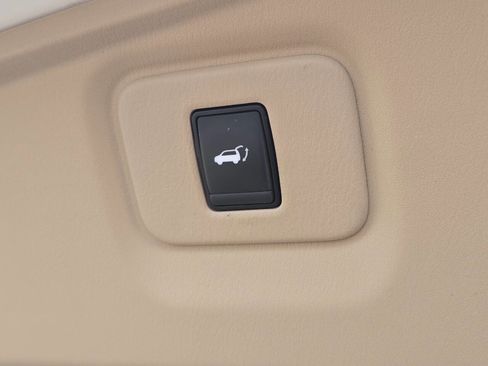 Used 2017 Nissan Pathfinder Platinum image 20