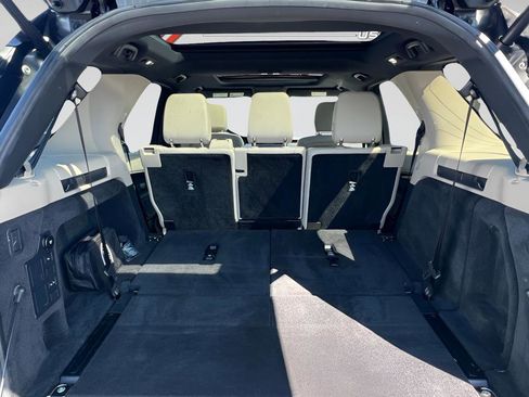 Used 2018 Land Rover Discovery SE image 26