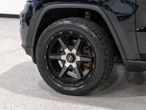 Used 2017 Jeep Grand Cherokee Limited image 55