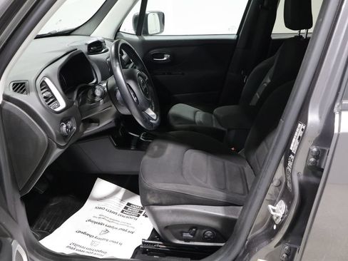 Used 2019 Jeep Renegade Latitude w/ Cold Weather Group AWD/4WD image 9