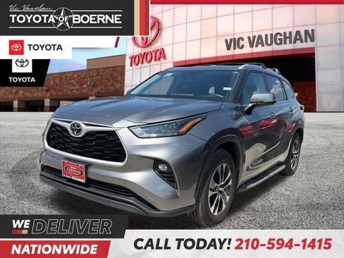 Certified 2025 Toyota Highlander XLE FWD image 1