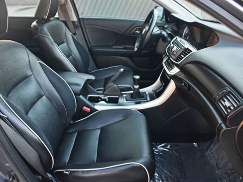 Used 2014 Honda Accord EX image 29