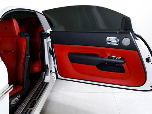 Used 2019 Rolls-Royce Wraith image 11