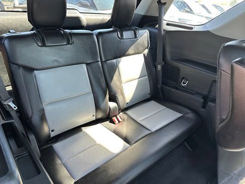 Used 2024 Ford Explorer XLT w/ Equipment Group 202A AWD/4WD image 10