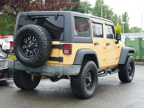 Used 2013 Jeep Wrangler Unlimited Sahara w/ Connectivity Group AWD/4WD image 5