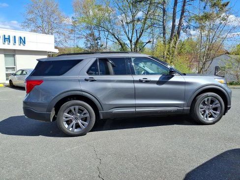 Certified 2022 Ford Explorer XLT w/ Equipment Group 202A AWD/4WD image 2