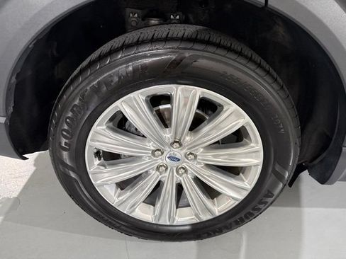 Used 2023 Ford Explorer Limited w/ Limited Technology Package RWD image 12