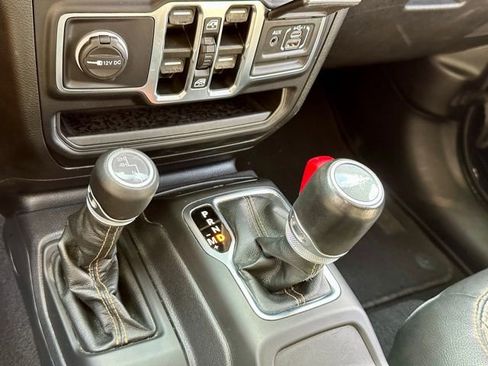 Used 2023 Jeep Gladiator Overland AWD/4WD image 30