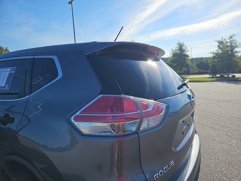 Used 2016 Nissan Rogue S AWD/4WD image 33