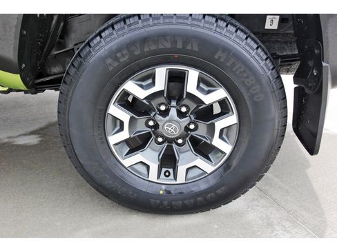 Used 2023 Toyota Tacoma TRD Off-Road AWD/4WD image 30
