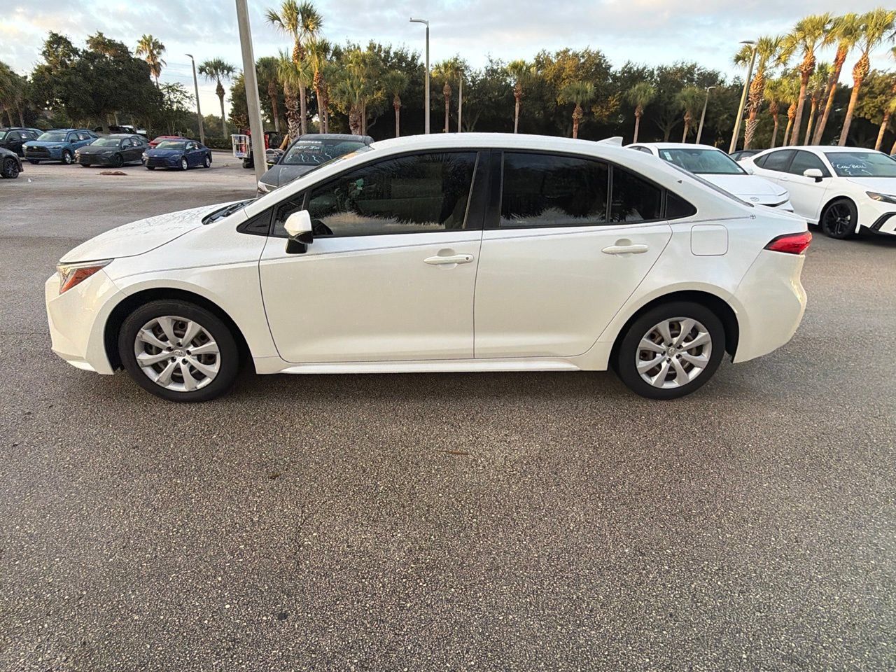 Used 2020 Toyota Corolla LE FWD image 2