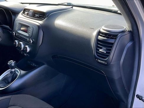 Used 2016 Kia Soul FWD image 15
