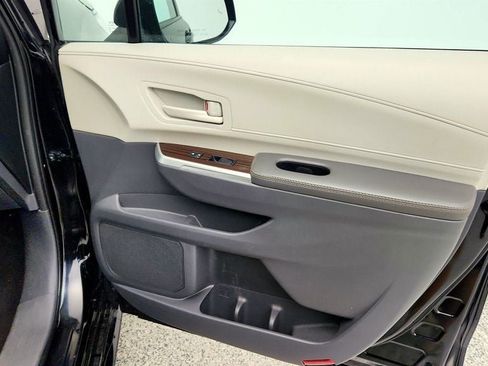 Used 2023 Toyota Sienna LE FWD image 24