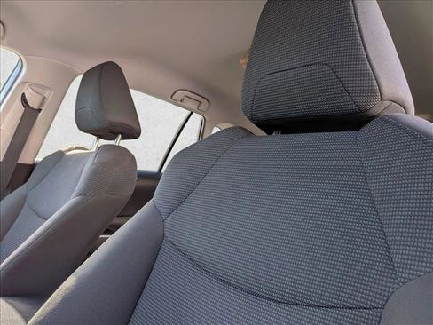 Used 2021 Toyota RAV4 LE image 16