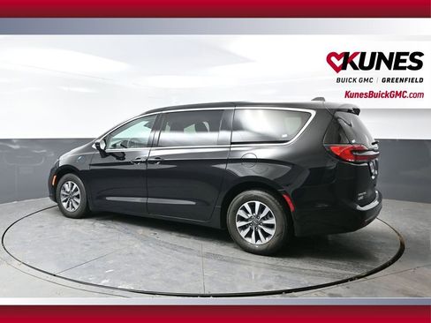 Used 2024 Chrysler Pacifica Select FWD image 10