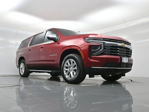 Used 2025 Chevrolet Suburban Premier image 2