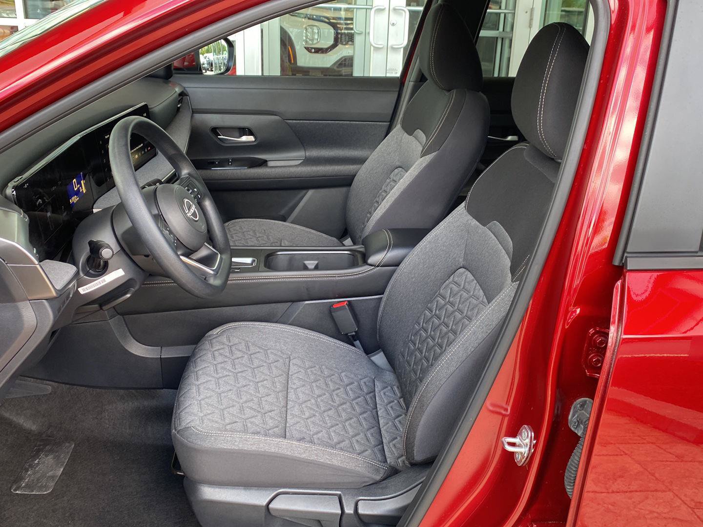 Certified 2025 Nissan Kicks SV AWD/4WD image 19