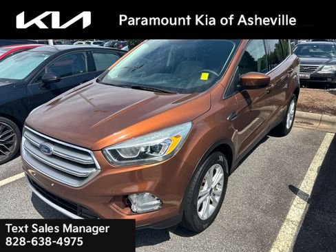 Used 2017 Ford Escape SE w/ Equipment Group 201A AWD/4WD image 3