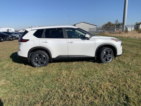 New 2026 Nissan Rogue SV w/ SV Premium Package image 4