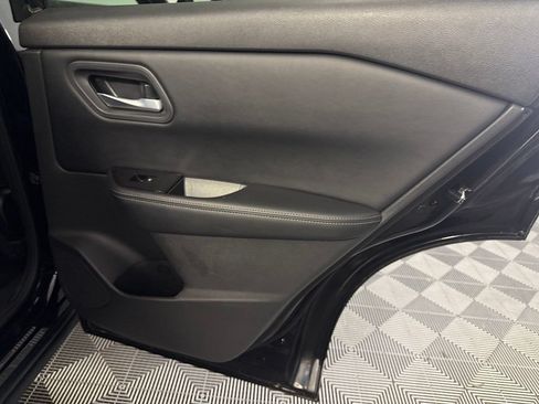 Used 2025 Nissan Rogue SV FWD image 26