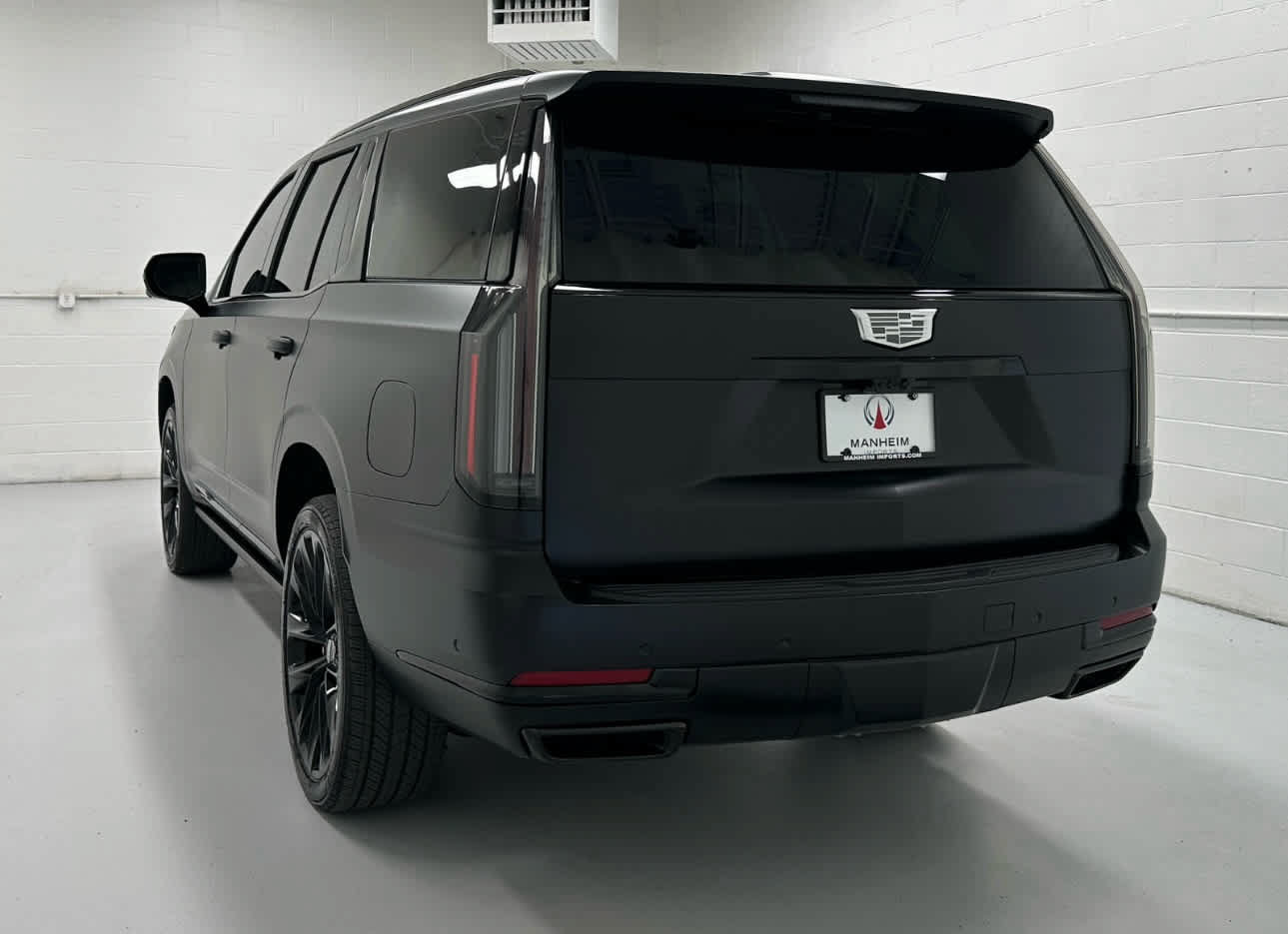 Used 2026 Cadillac Escalade Platinum Sport w/ LPO, ONYX Package AWD/4WD image 8