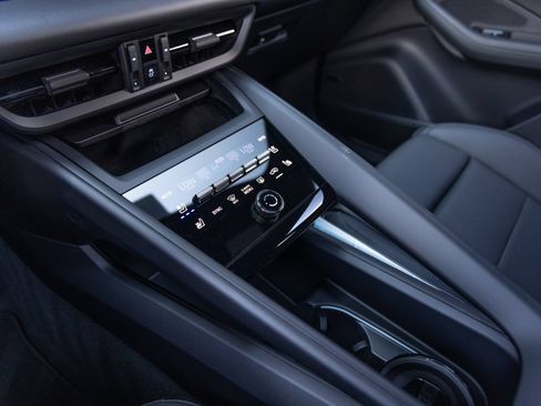 Certified 2026 Porsche Macan 4 Electric AWD/4WD image 18