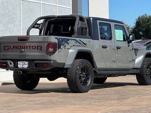 Used 2021 Jeep Gladiator Sport image 4