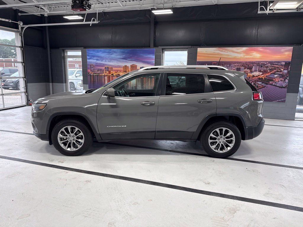 Used 2020 Jeep Cherokee Latitude Plus w/ Cold Weather Group AWD/4WD image 3