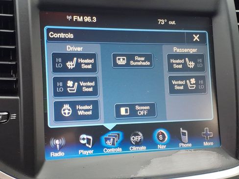 Used 2013 Chrysler 300 C RWD image 9