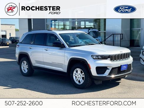 Used 2023 Jeep Grand Cherokee Laredo AWD/4WD image 1
