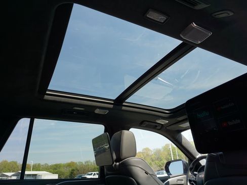 Used 2022 Cadillac Escalade Sport Platinum w/ LPO, ONYX Package image 44