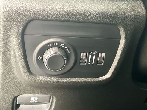 Used 2021 Jeep Grand Cherokee L Laredo AWD/4WD image 11