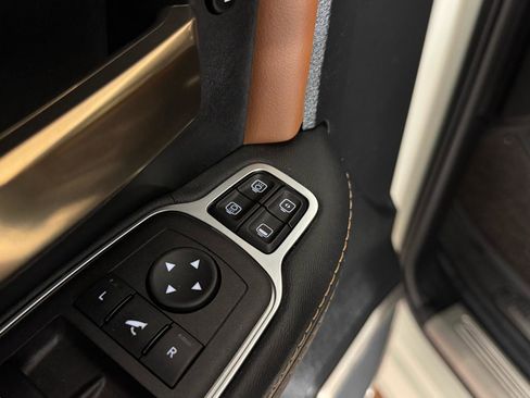 Used 2024 RAM 3500 Limited w/ Towing Technology Group image 19