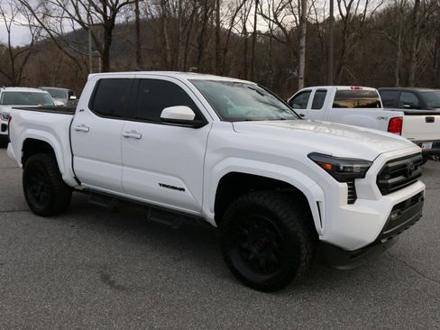 Used 2024 Toyota Tacoma SR5 image 10
