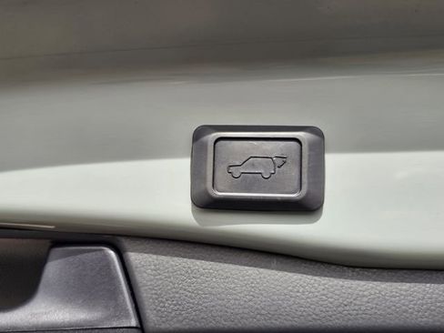 Used 2023 Toyota RAV4 XLE Premium image 30