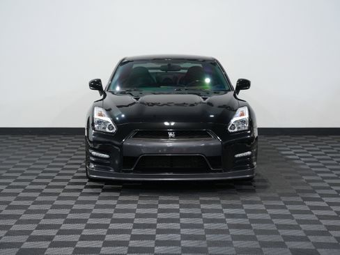 Used 2015 Nissan GT-R Premium image 4