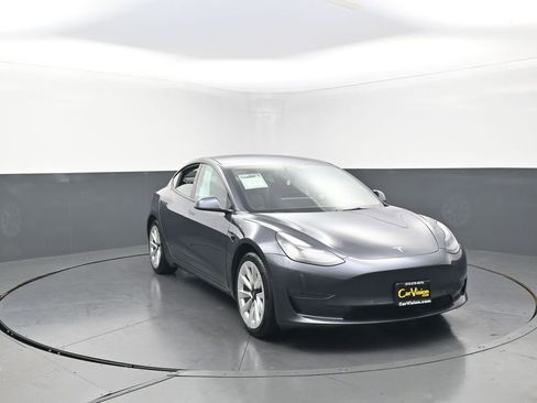 Used 2021 Tesla Model 3 Standard Range Plus RWD image 4