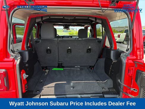 Used 2025 Jeep Wrangler Unlimited Sahara AWD/4WD image 34