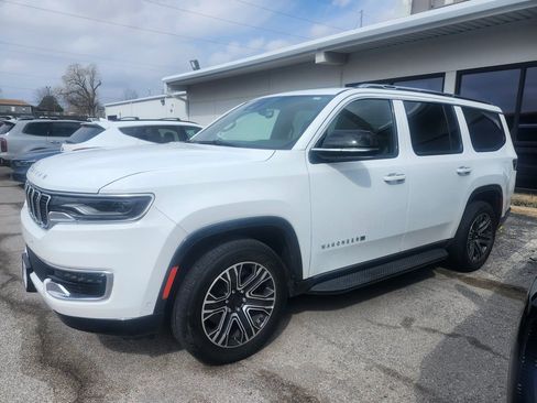 Used 2024 Jeep Wagoneer Series II w/ Flexible Seating Group image 2