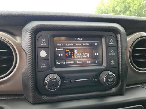 Used 2020 Jeep Wrangler Sport AWD/4WD image 16