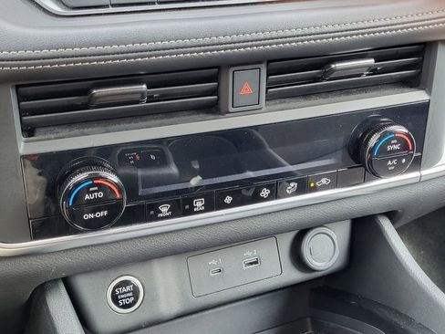 Used 2023 Nissan Rogue SV image 17