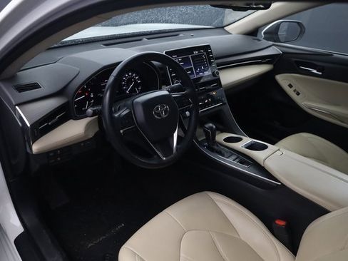 Used 2021 Toyota Avalon XLE w/ Carpet Mat Package (TMS) image 10