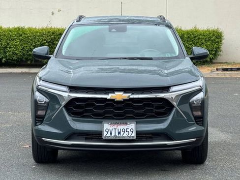 Used 2025 Chevrolet Trax LT w/ Driver Confidence Package image 9