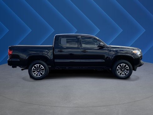 Used 2023 Toyota Tacoma SR AWD/4WD image 2