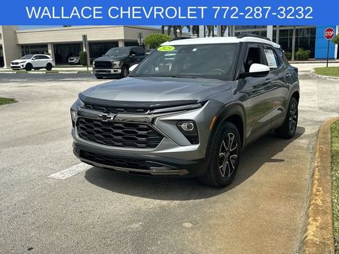 Used 2025 Chevrolet TrailBlazer ACTIV w/ Convenience Package FWD image 3