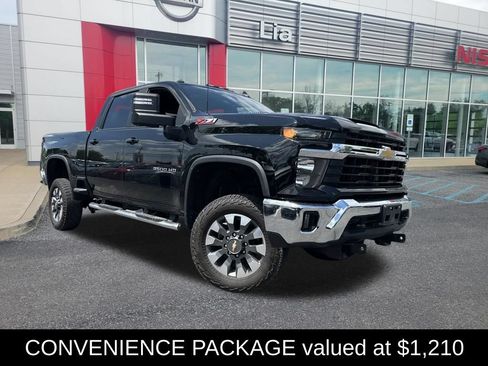 Used 2024 Chevrolet Silverado 3500 LT w/ Convenience Package AWD/4WD image 2
