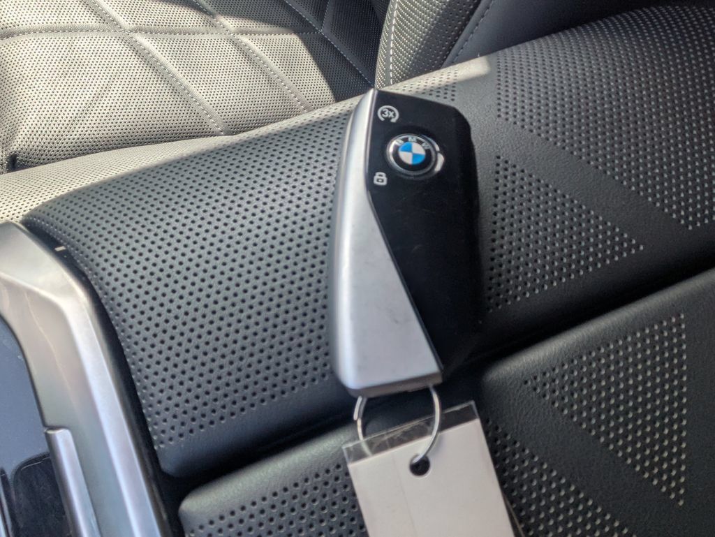 Used 2023 BMW i7 xDrive60 w/ Parking Assistance Package AWD/4WD image 44
